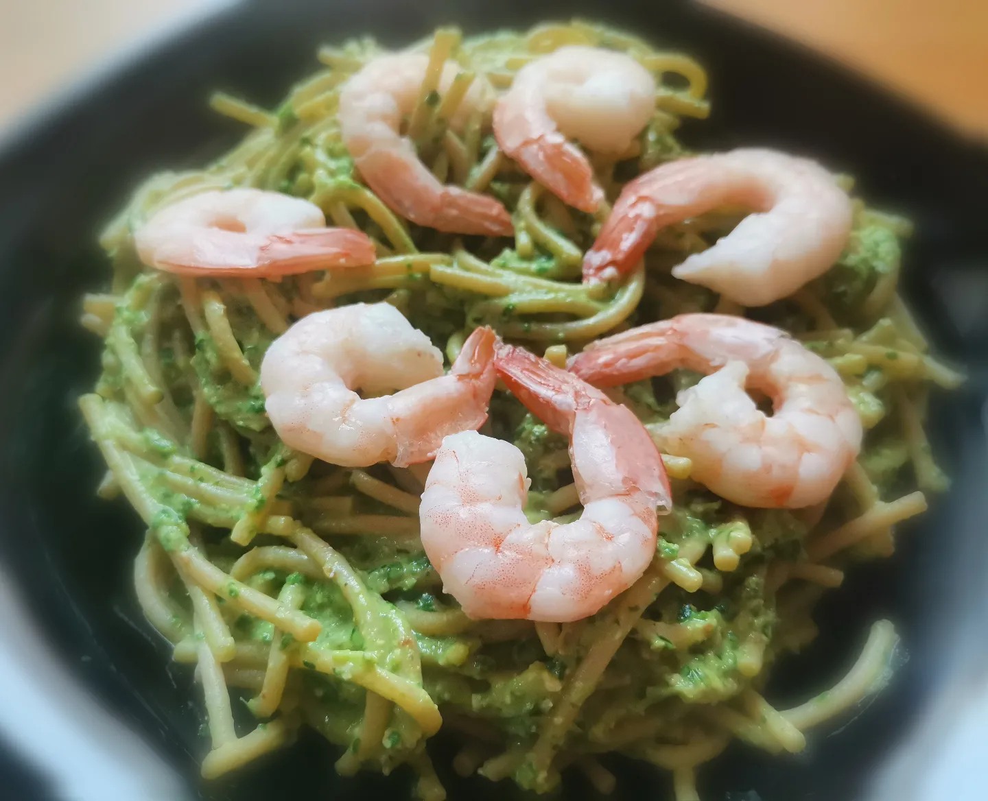 Paste cu sos verde și creveți